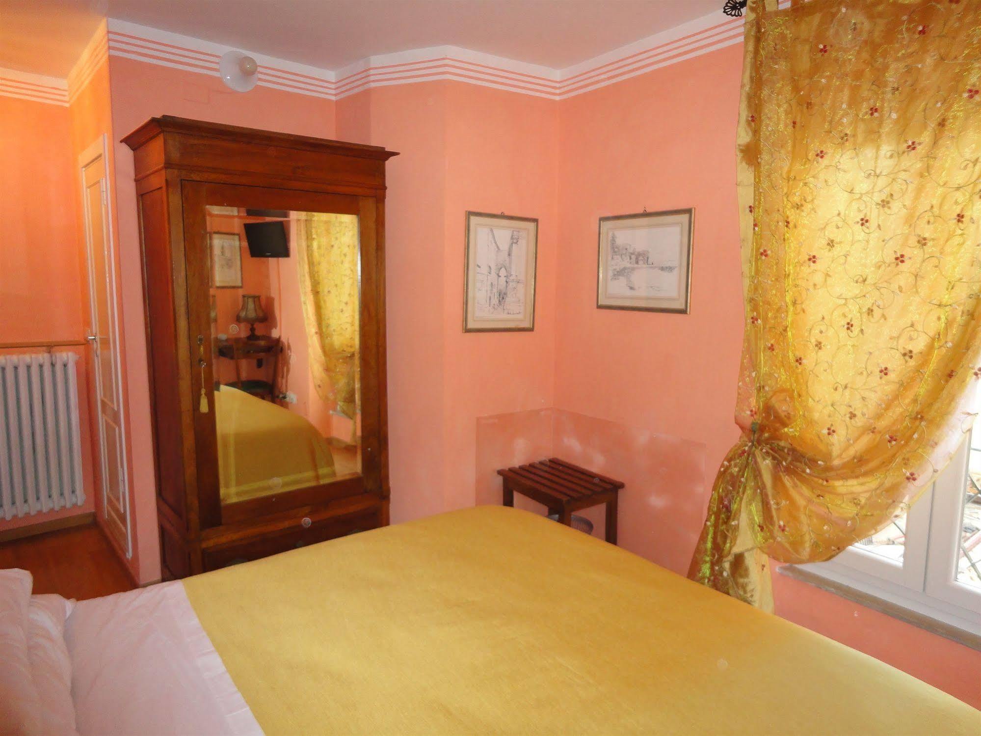 Hotel Morlacchi เปรูจา ภายนอก รูปภาพ