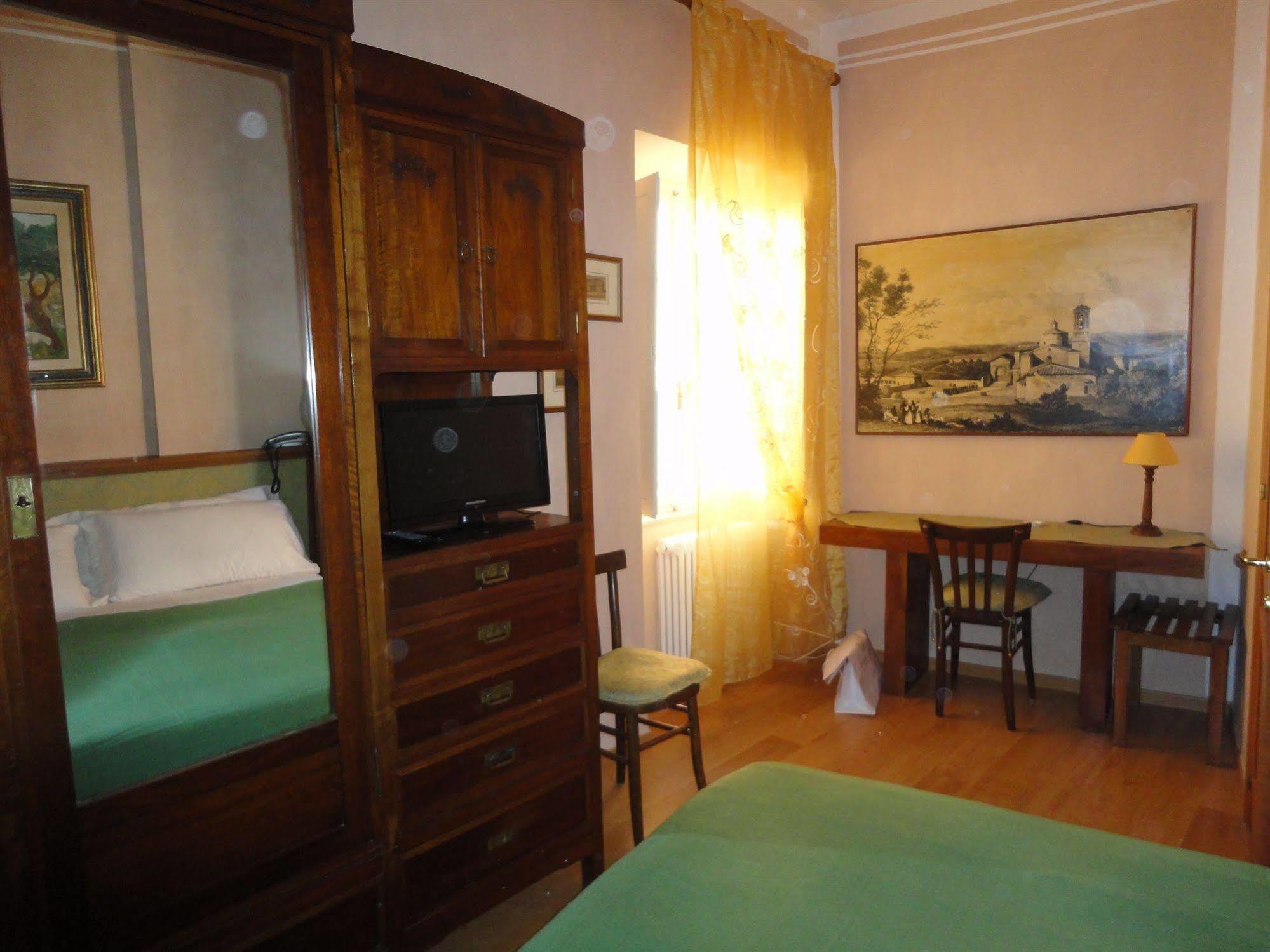 Hotel Morlacchi เปรูจา ภายนอก รูปภาพ